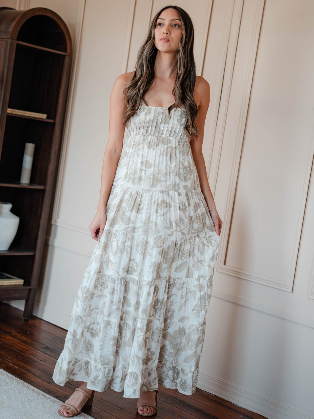 Georgia Floral Maxi Dress - Oatmeal/Beige M Georgia Floral Maxi Dress - Oatmeal/Beige M